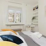 Biale Aleje Mokotow Metro By Renters アパート
