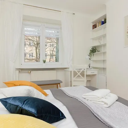 Biale Aleje Mokotow Metro By Renters Appartement