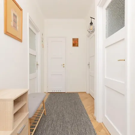 Biale Aleje Mokotow Metro By Renters *