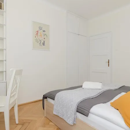 公寓 Biale Aleje Mokotow Metro By Renters *
